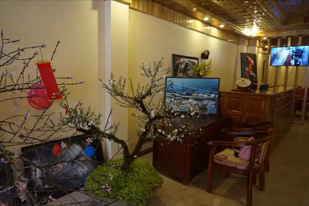 Шапа: The Mountaineer Hotel