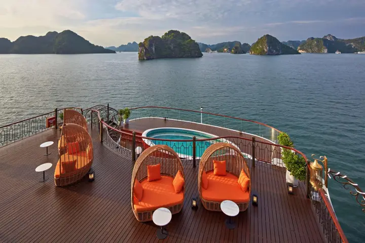 Халонг: La Vela Classic Cruise - Managed by Paradise Cruises