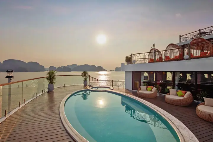 Халонг: La Vela Classic Cruise - Managed by Paradise Cruises