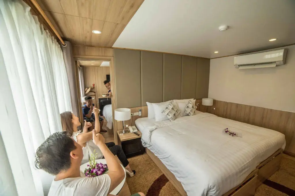 Халонг: La Vela Premium Cruise - Managed by Paradise Cruises