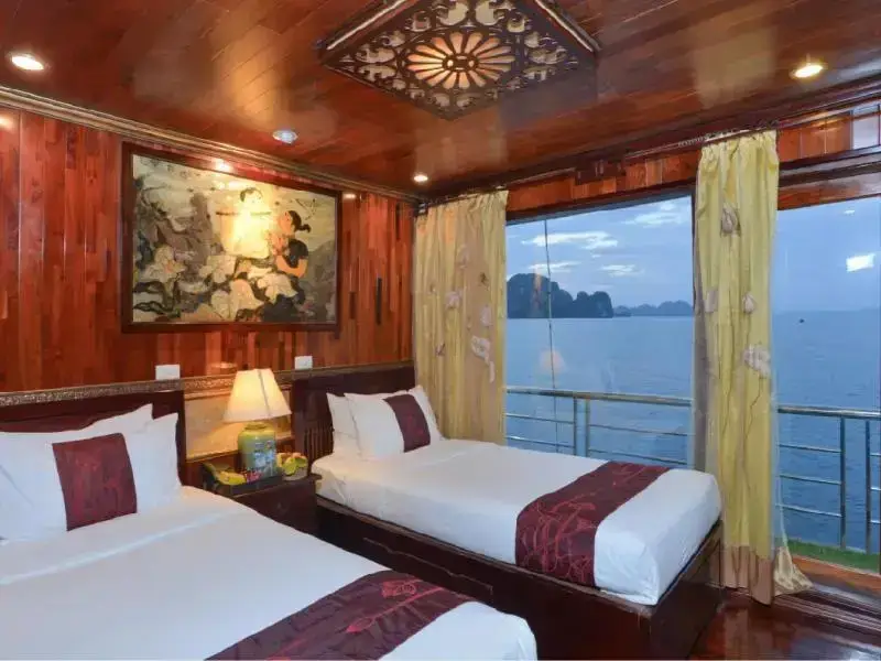 Халонг: Oasis Bay Classic Cruises