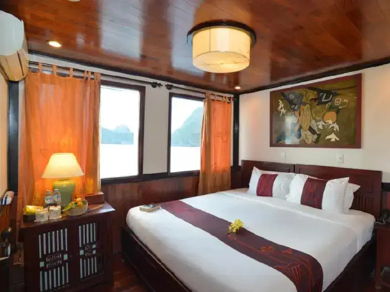 Халонг: Oasis Bay Classic Cruises