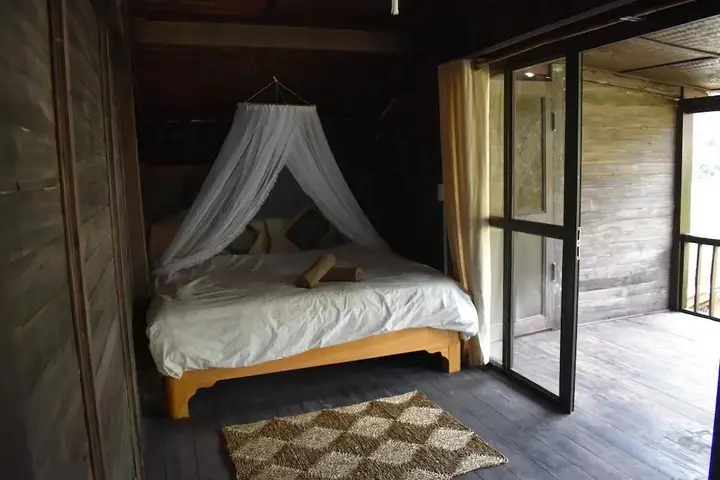 Шапа: Luckydaisy Buffalo House