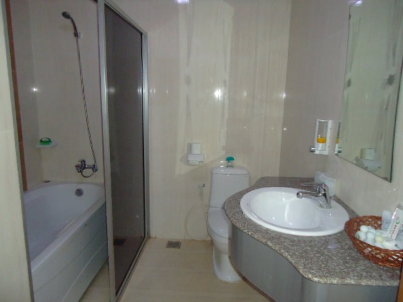 Рач-Гия: Henry Hotel