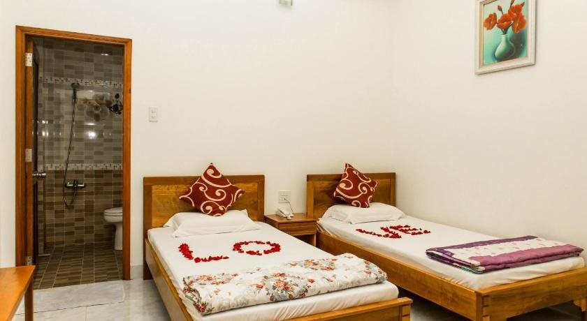 Хатин: Ha Tien Happy Hotel