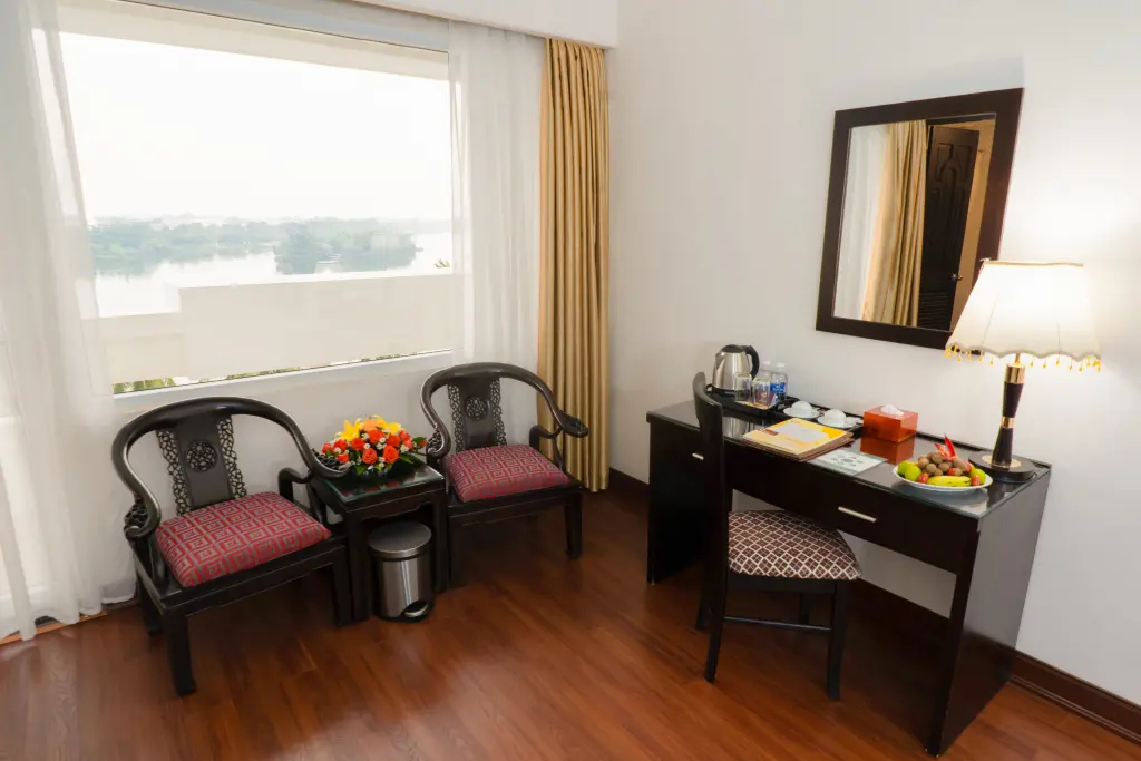 Хюэ: Century Riverside Hotel Hue