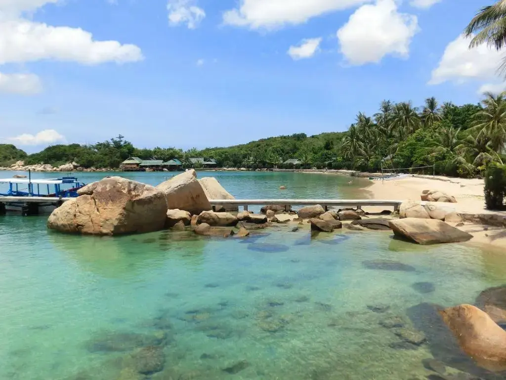 Ваннинь: Whale Island Resort