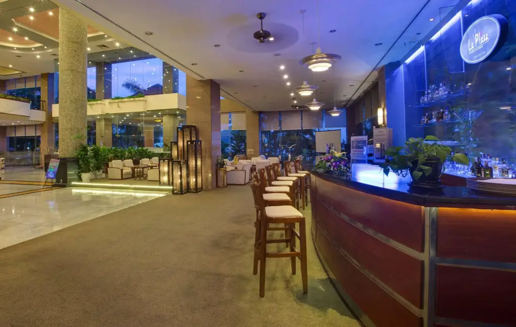 Халонг: Отель Halong Plaza