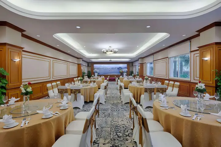 Халонг: Отель Halong Plaza