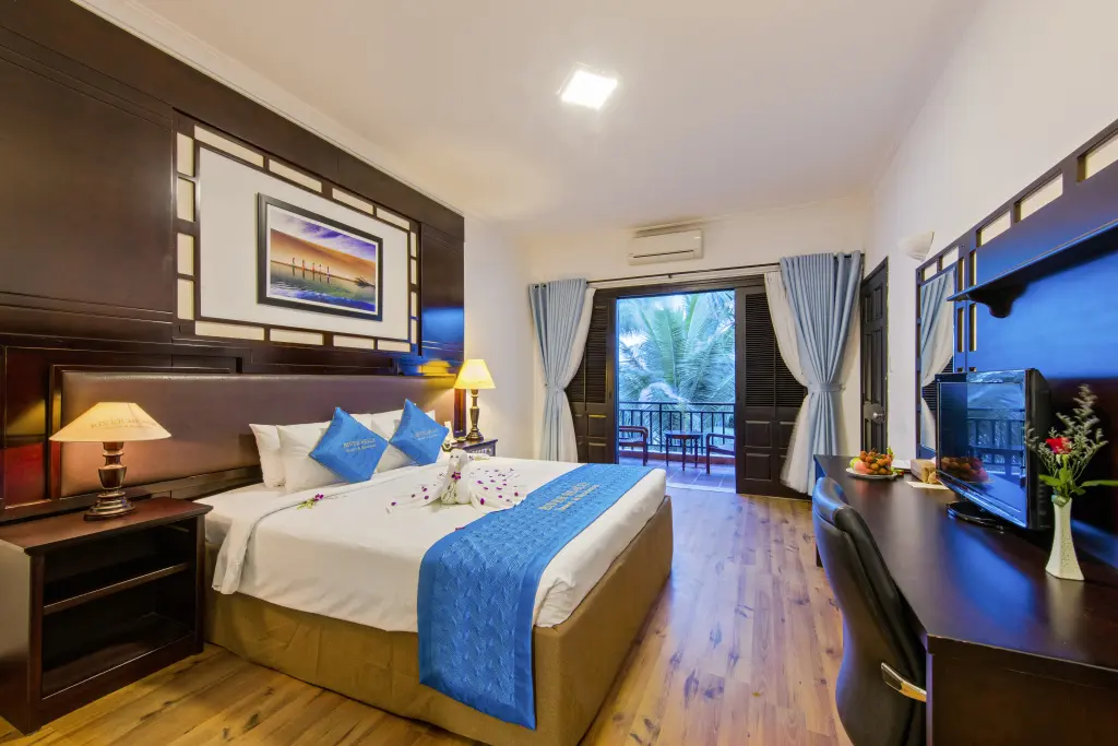 Хойан: River Beach Resort and Residences