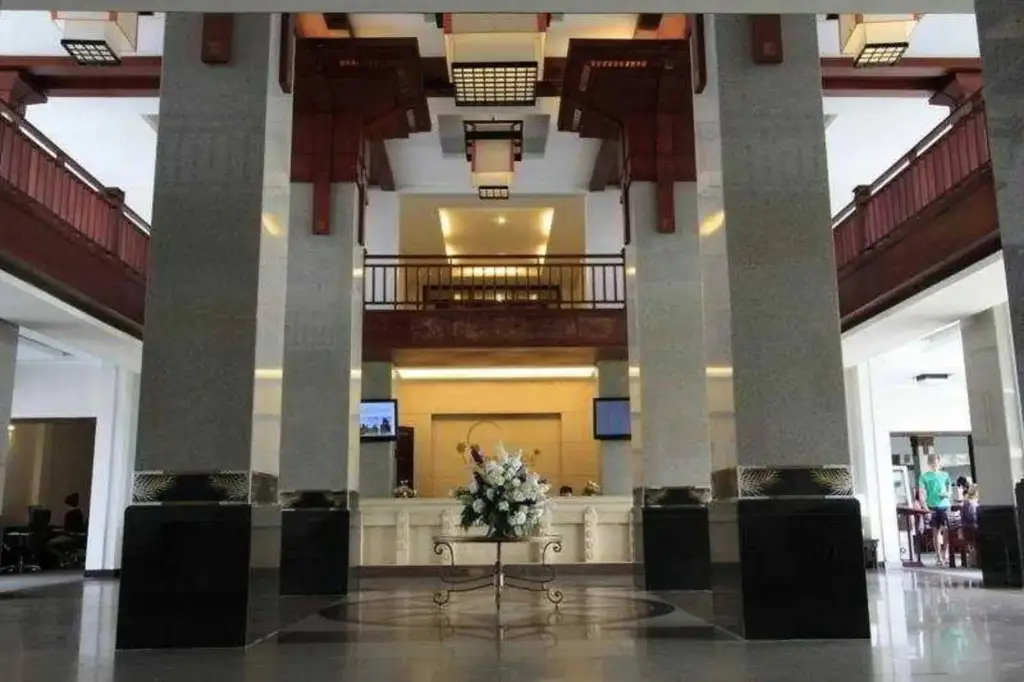 Хойан: River Beach Resort and Residences