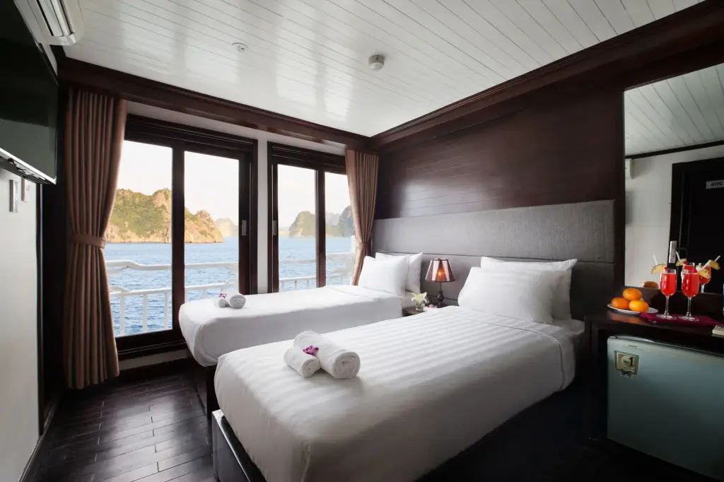 Халонг: Halong Aclass Stellar Cruise