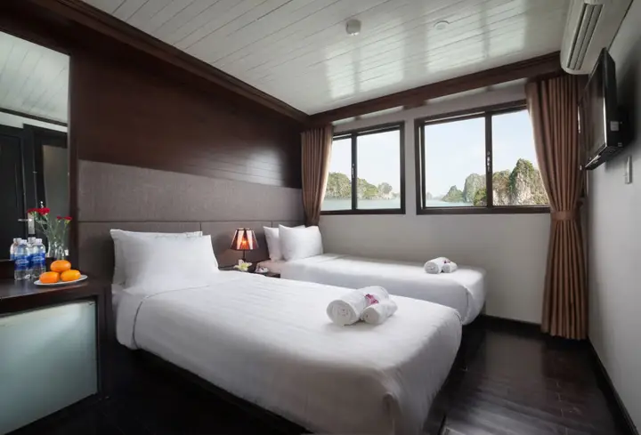 Халонг: Halong Aclass Stellar Cruise