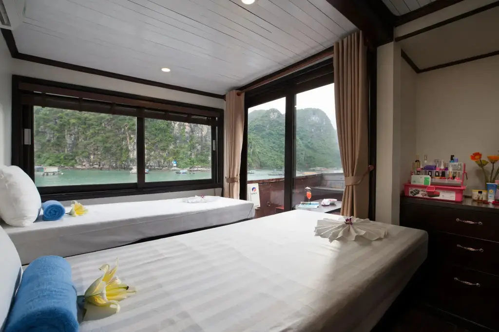 Халонг: Halong Aclass Stellar Cruise