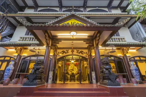 Dragon Hotel — фото 1