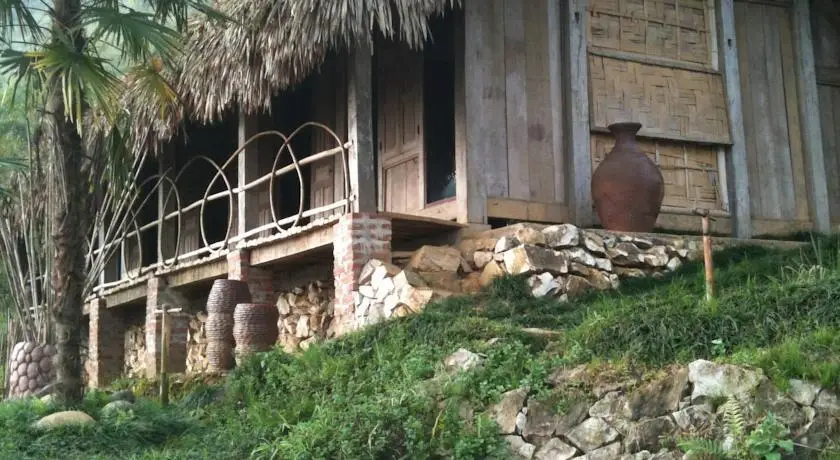 Шапа: Hmong Mountain Retreat