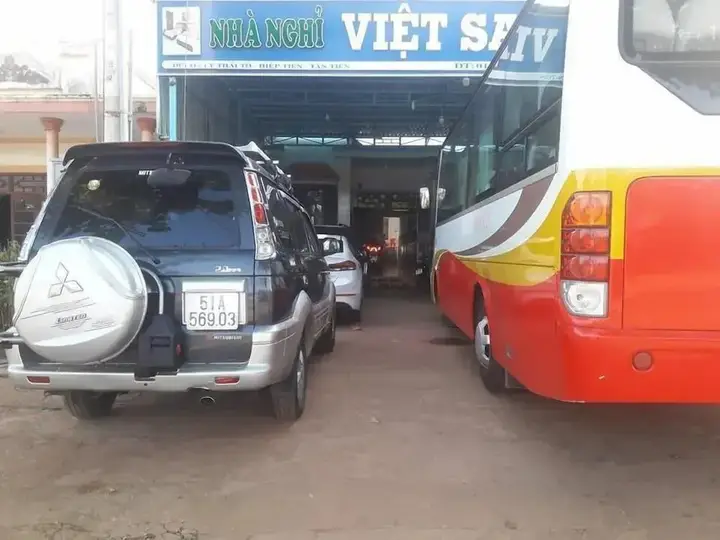 Ла-Джи: Nha Nghi Viet Sang