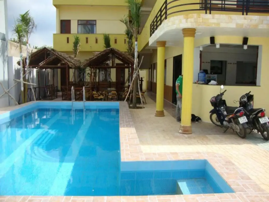 Бенче: Oasis Hotel