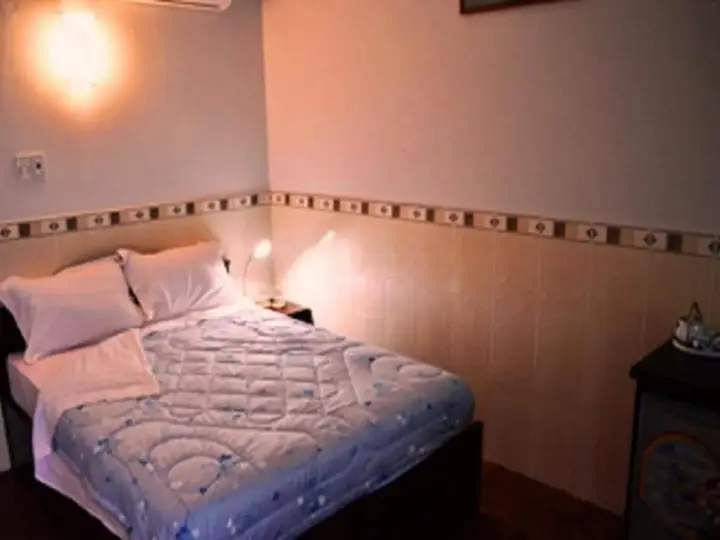 Бенче: Oasis Hotel