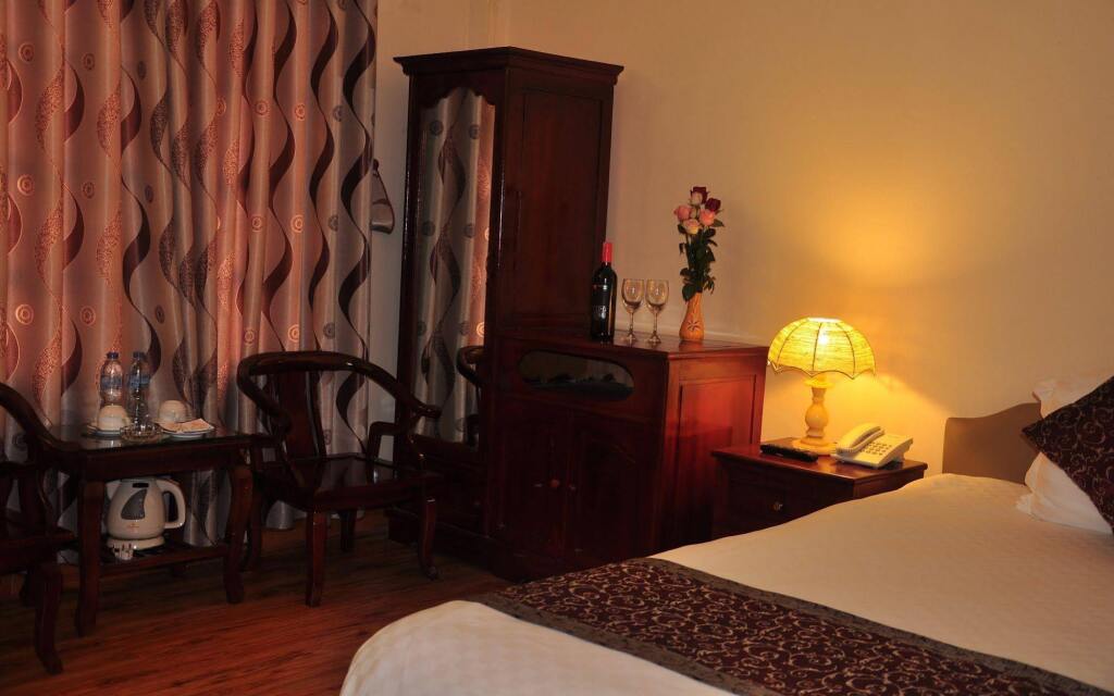 Шапа: Legend Hotel