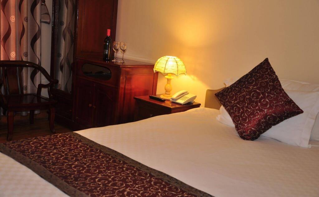 Шапа: Legend Hotel