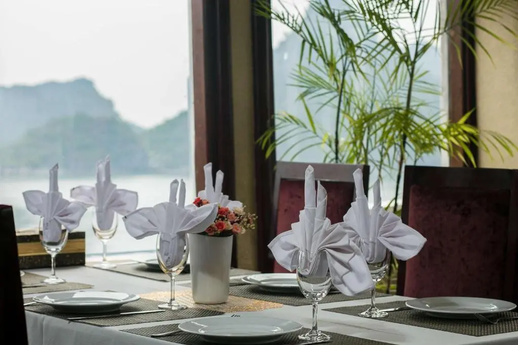 Халонг: Halong Fantasea Cruise