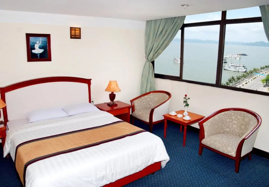 Халонг: Van Hai Hotel