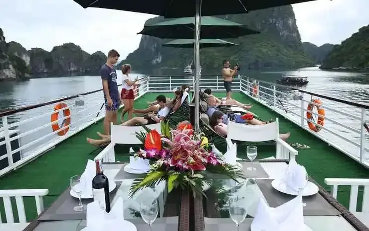 Халонг: Legend White Dolphin Cruise