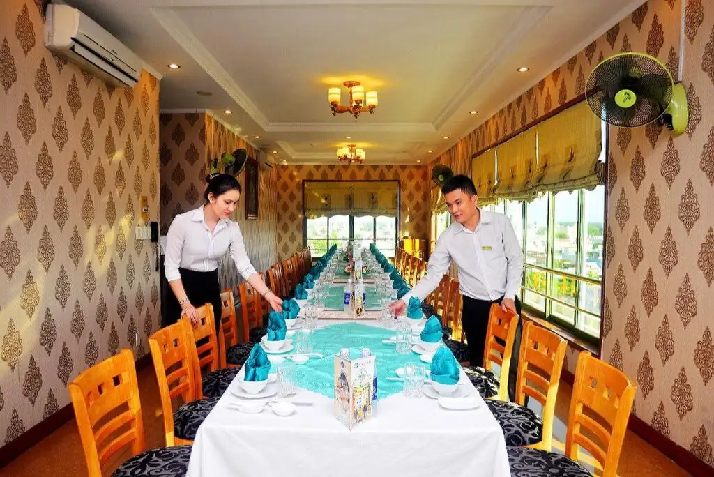 Куангнгай: Central Hotel