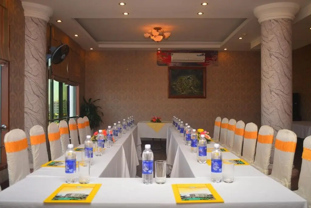 Куангнгай: Central Hotel