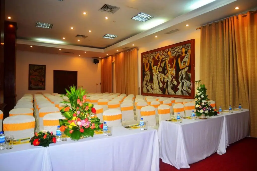 Куангнгай: Central Hotel