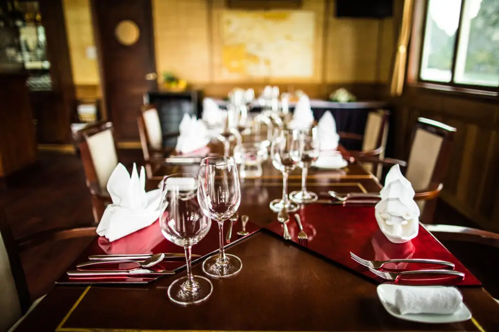 Халонг: Bhaya Halong Cruises