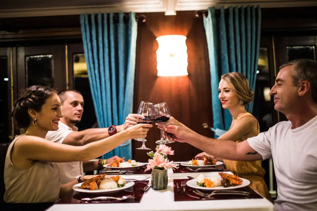 Халонг: Bhaya Halong Cruises