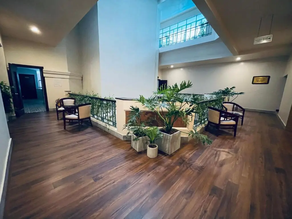 Хайфон: The Tray Hotel