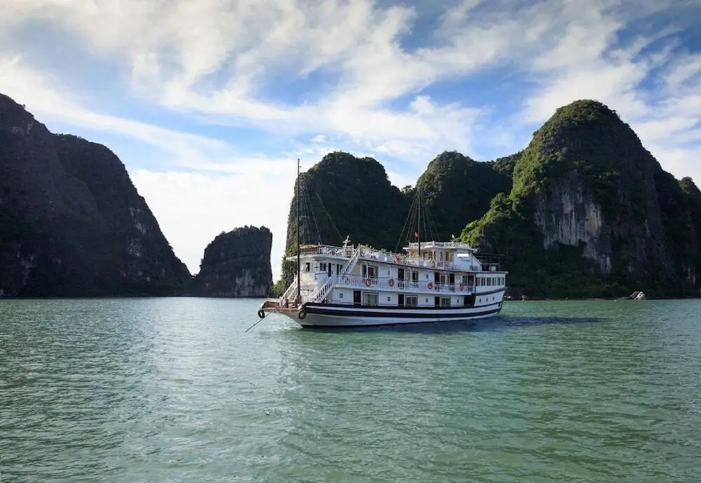 Халонг: HaLong Canary Cruise