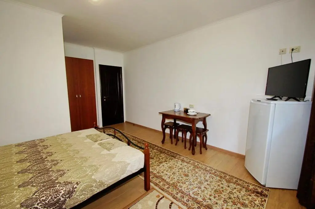 Лазаревское: Elena Guest House