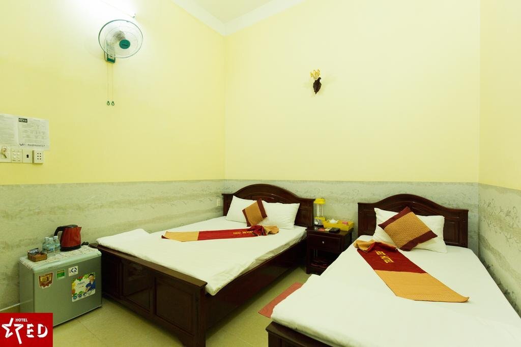 Консон: Red Hotel