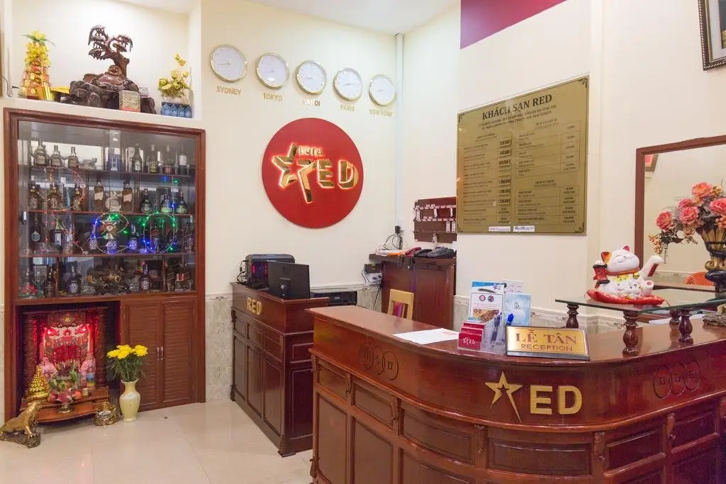 Консон: Red Hotel