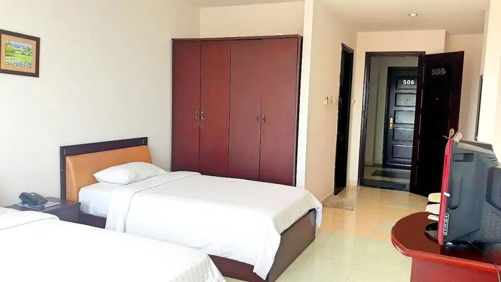 Туй-Хоа: Long Beach Hotel