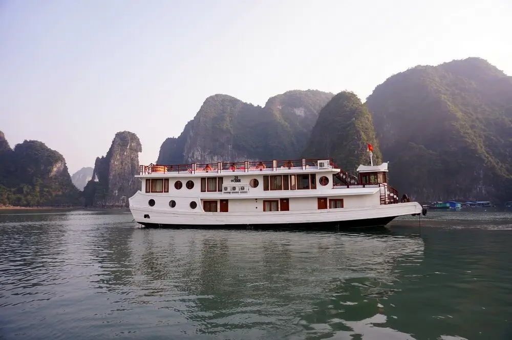 Халонг: Отель Oriental Sails