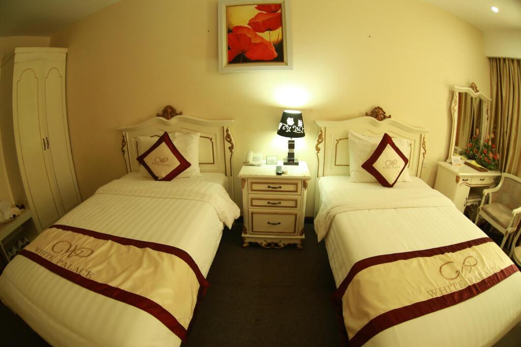 Хатинь: White Hotel