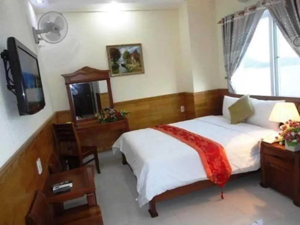 Куинён: Hoang Yen Canary Hotel