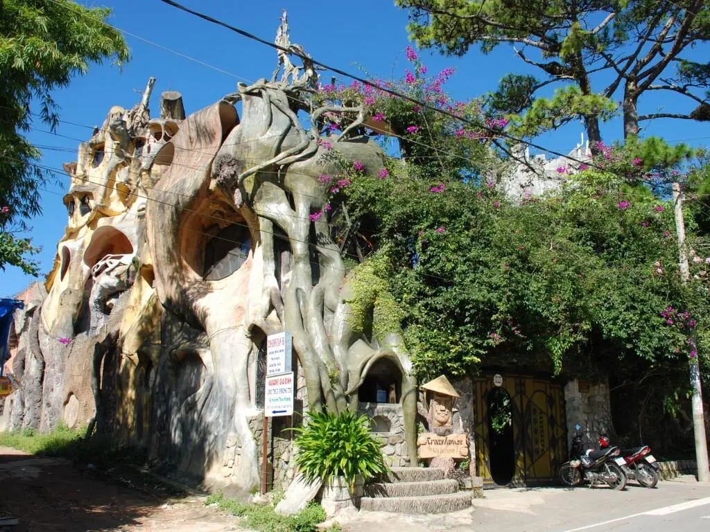 Далат: Crazy House