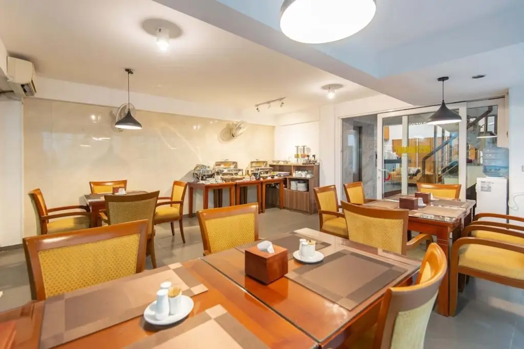 Golden Sunshine Villa Hotel and Travel — фото 1