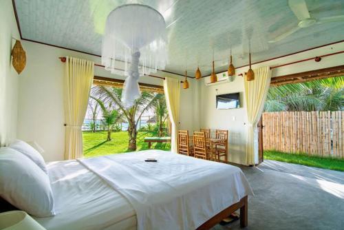 Хойан: Hidden Beach Bungalow Sea View