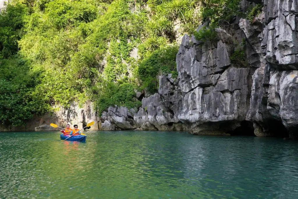Халонг: Imperial Legend Cruise Halong