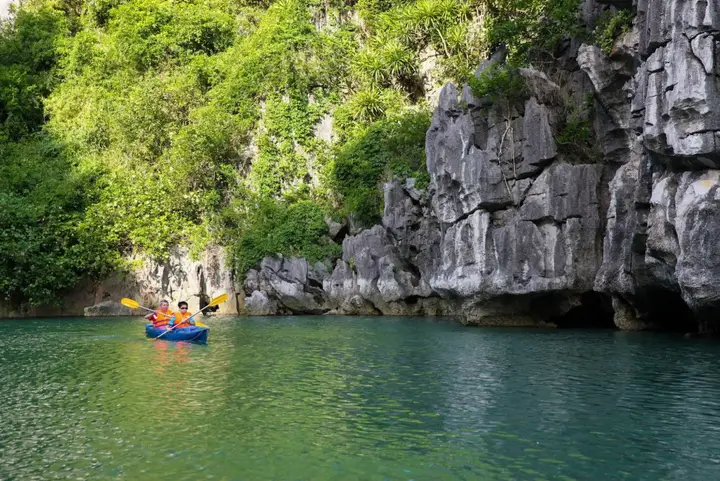Халонг: Imperial Legend Cruise Halong