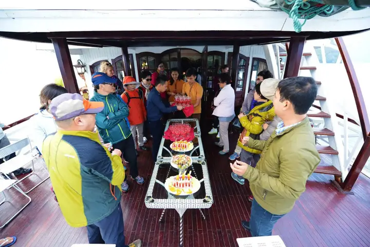 Халонг: Imperial Legend Cruise Halong