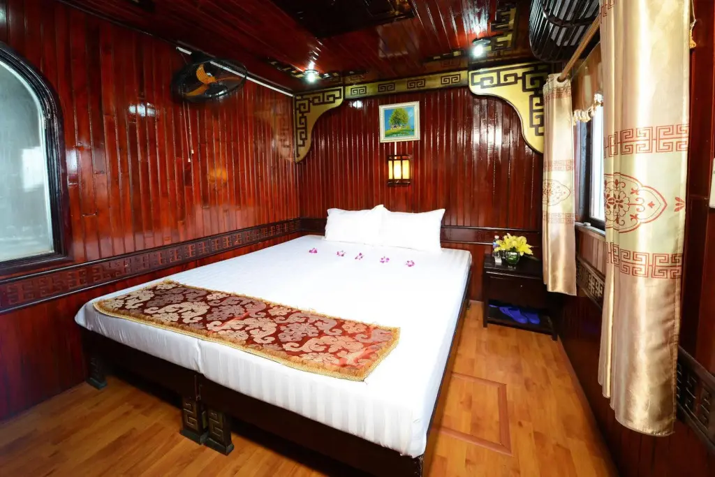 Халонг: Imperial Legend Cruise Halong