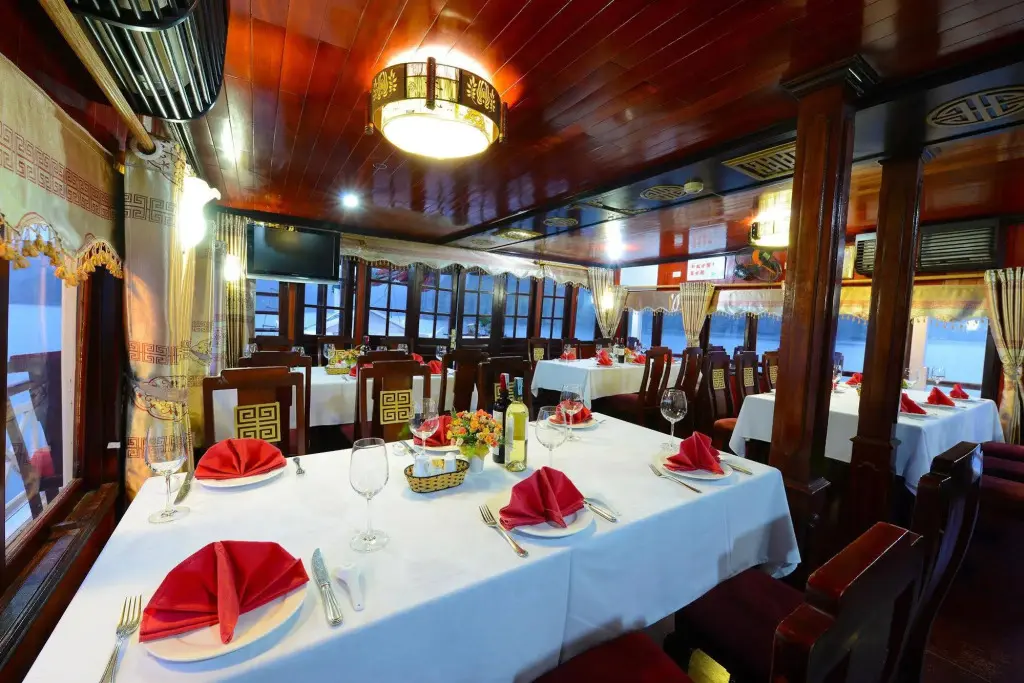 Халонг: Imperial Legend Cruise Halong